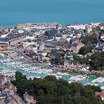 Le Phare Au Pied Du Port * Saint-Valery-en-Caux