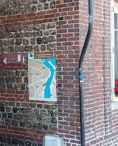 Le Phare Au Pied Du Port * Saint-Valery-en-Caux