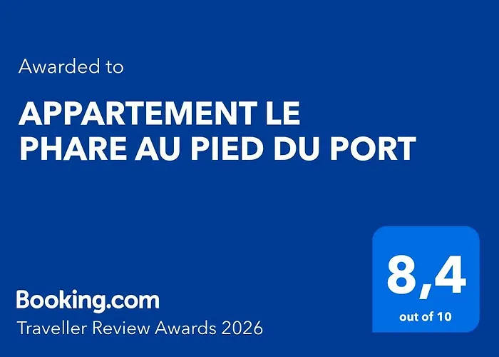 Le Phare Au Pied Du Port